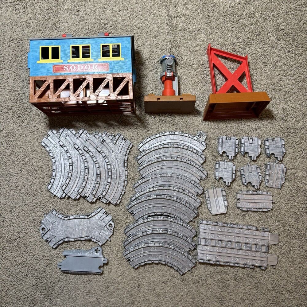 Thomas & Friends TrackMaster Sodor Covered Bridge & Grey Track Lot Fisher Price
